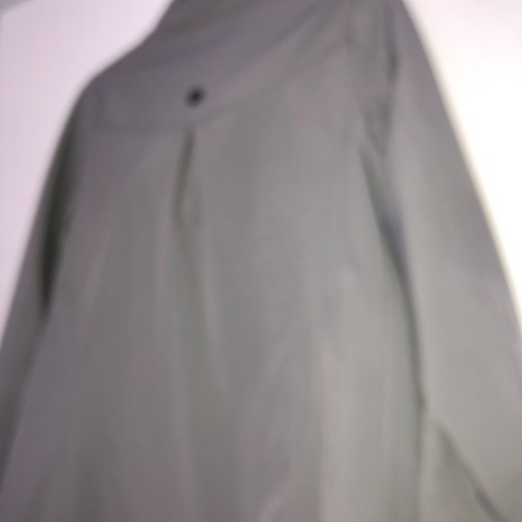 Ladies Size 4 Grey rainproof LULULEMON JACKET with zippered pockets - Picture 9 of 10